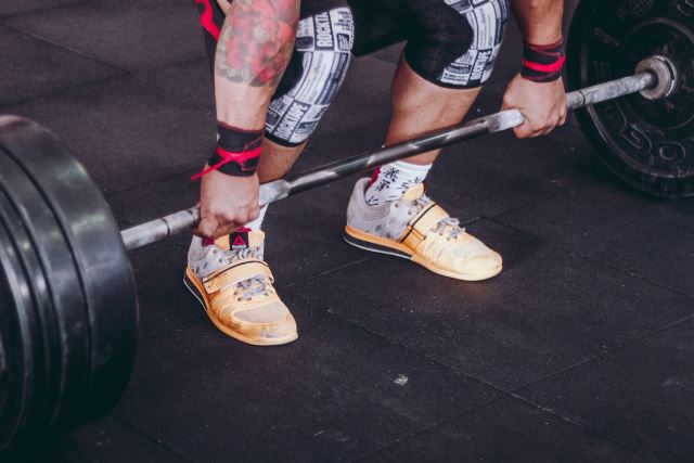 deadlift with weightliftig shoes